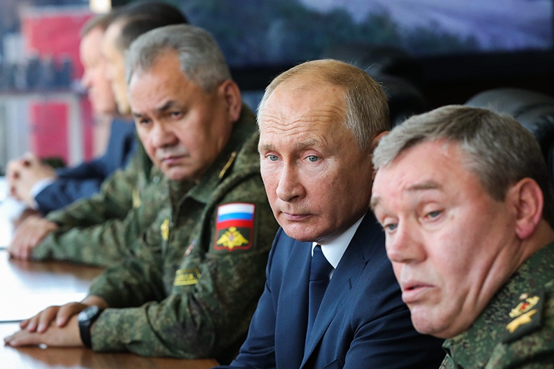 Відчайдушний крок диктатора: Путін чекає від Герасимова "перемогу"