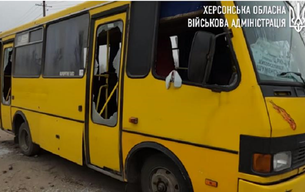 Ворог обстріляв у Херсоні базу комунального транспорту: пошкоджено 16 автобусів