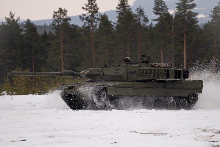 Одна из стран запросила разрешение у Германии на поставку Leopard 2 Украине, - Бен Уоллес