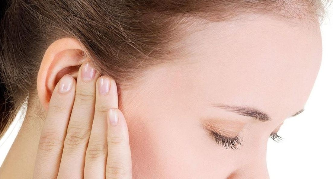 Ушные капли не помогут: врач рассказал, как лечить отит