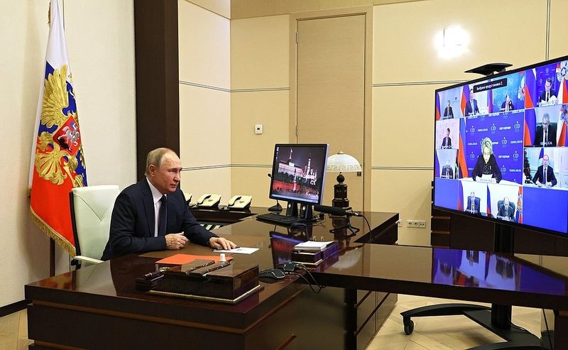 Путін готує великий наступ на Україну у лютому-березні, - Bloomberg