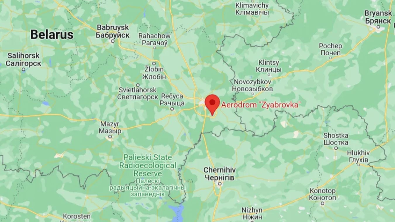 У Білорусі на авіабазу зігнали багато російських військових: місцевих лякають мінами
