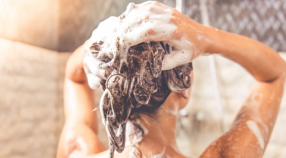 Чому не варто мити голову у понеділок: у що вірили наші предки