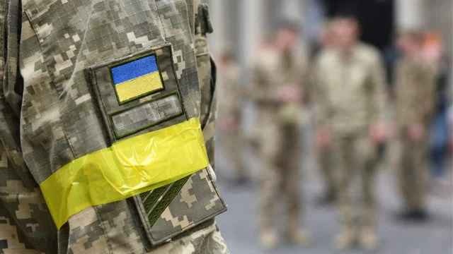 Загальна мобілізація в Україні: в Одесі військові знову силою "завантажили" цивільного в бус