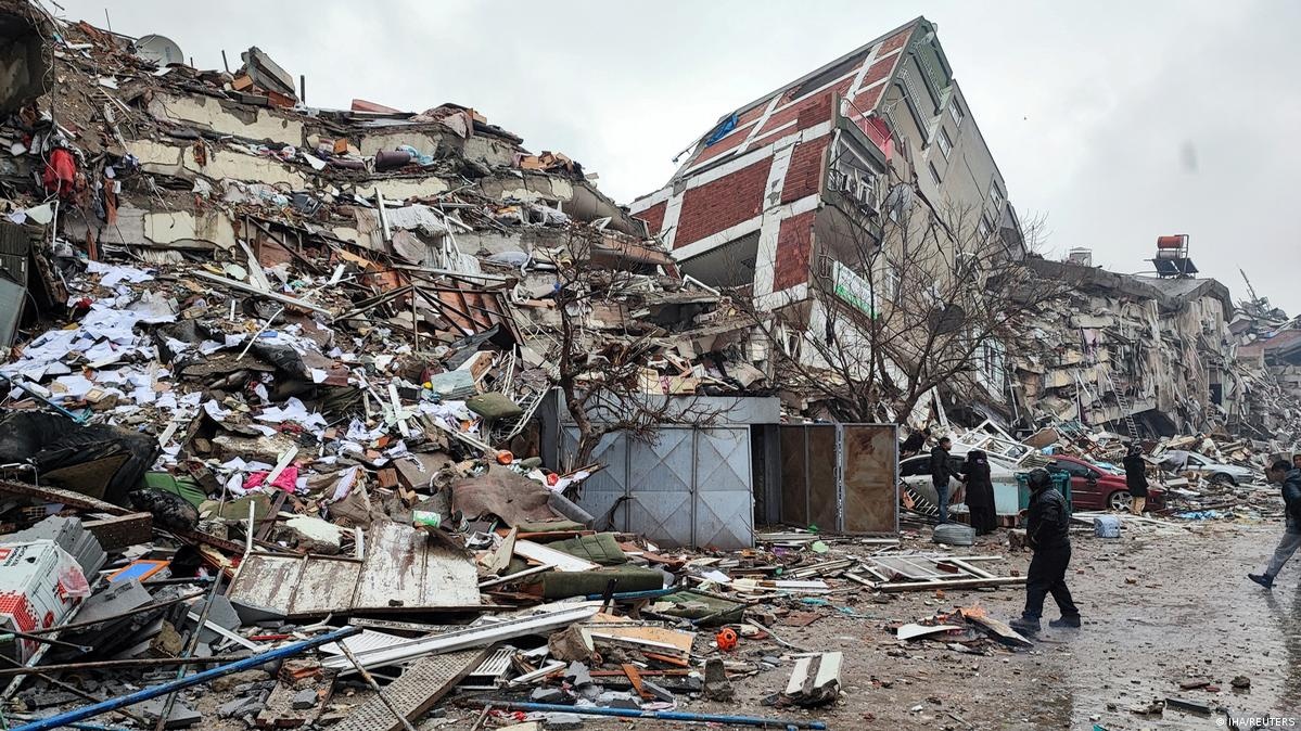 Известно о почти 8400 погибших: в Турции и Сирии продолжается разбор завалов после землетрясения