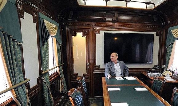 У Путина есть бронированный поезд, на котором он пересел из-за войны