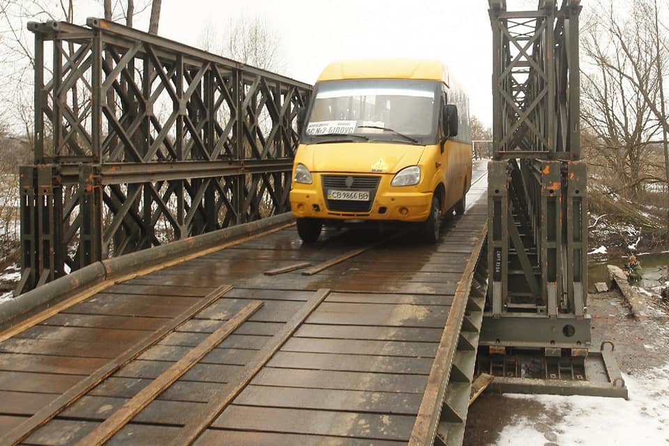 В Черниговской области установили первый модульный мост, переданный Францией