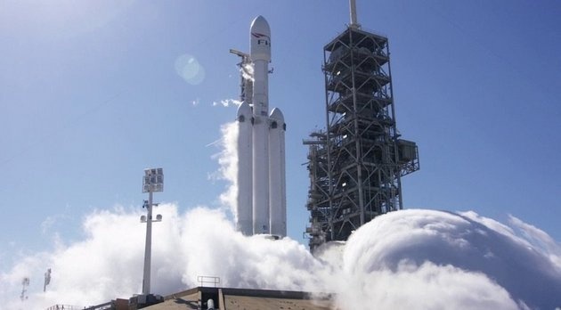 SpaceX дважды  за сутки запустила ракеты со спутниками