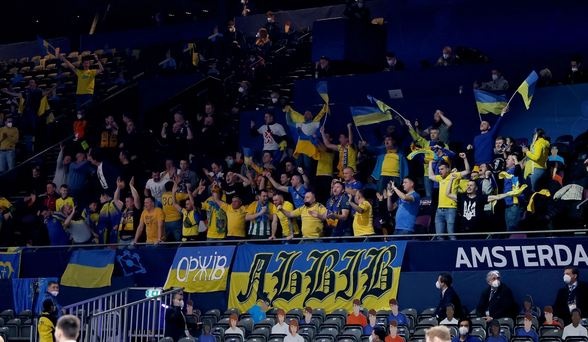 УЕФА наказал Украину за оскорбления Путина от болельщиков