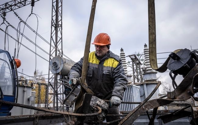 Енергосистема України працює стабільно, але є пошкодження ліній