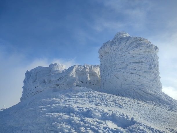 Красота зимних Карпат: спасатели опубликовали атмосферные снимки гор после бури