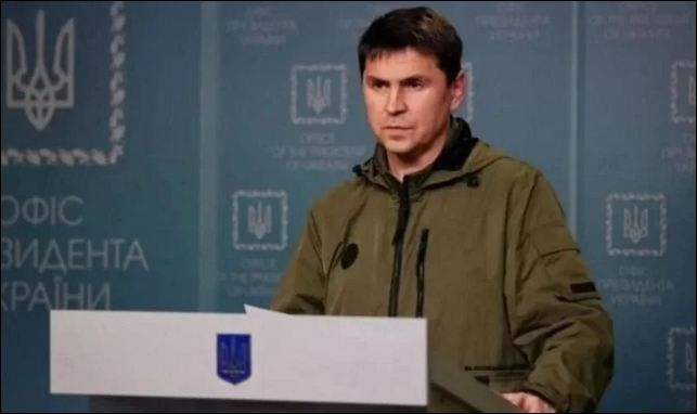 "Хочуть втекти від рішення", - Подоляк вважає, що виїзд чоловіків за кордон призведе до знищення України