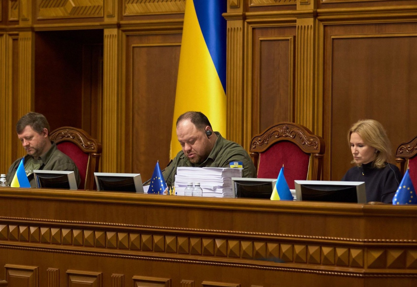 Украинцы просят Зеленского дать зеленый свет на мобилизацию нардепов: подготовлена соответствующая петиция