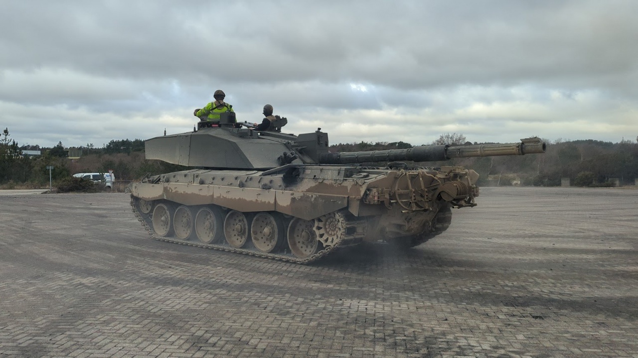 Стало известно, как украинские военные осваивают танки Challenger 2