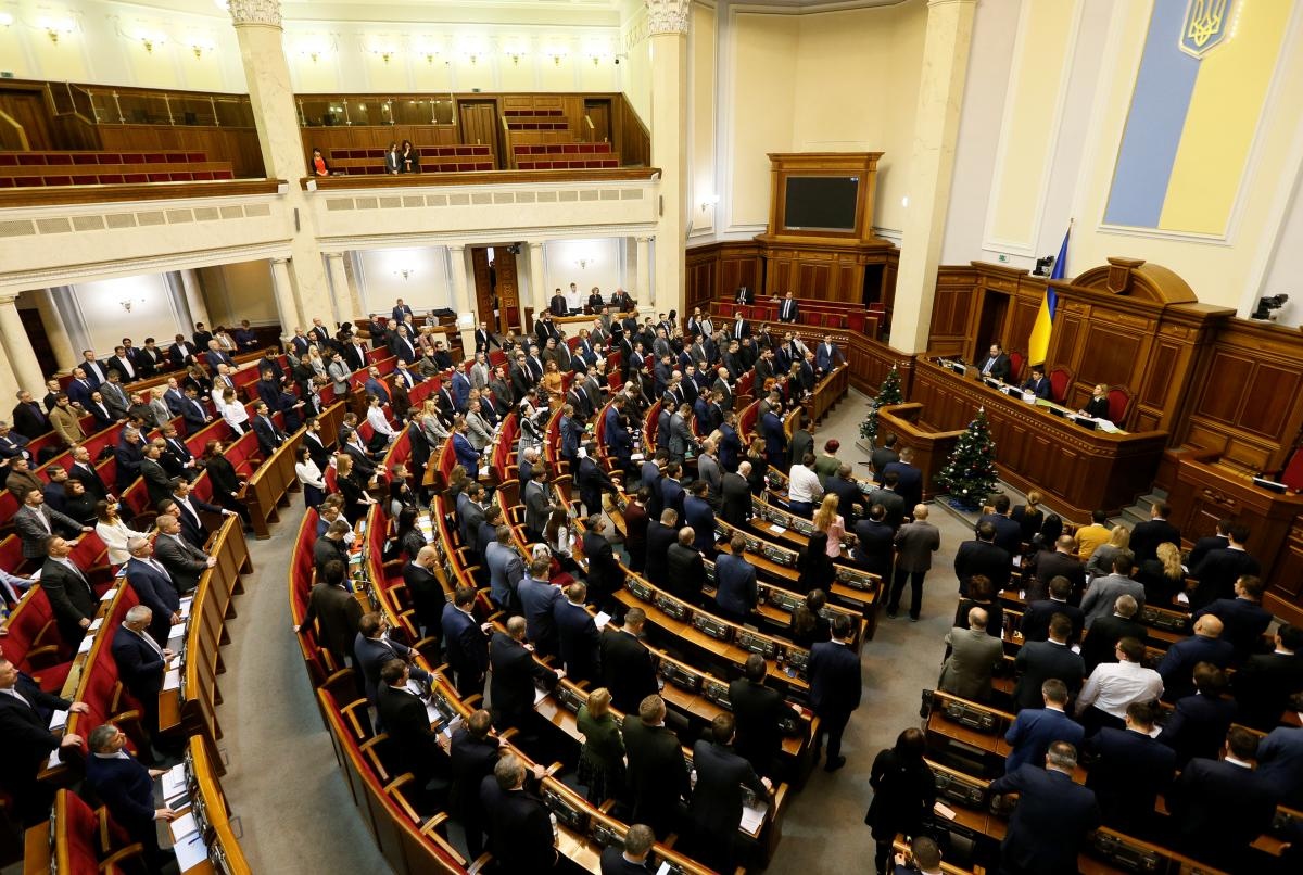 За "интенсивность работы": почти все депутаты Рады получили 100% надбавку к январскому окладу