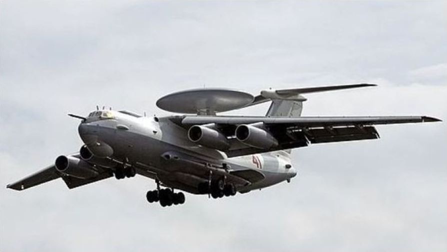 Едет, но не летит: Беларуси показали самолет А-50, который атаковали партизаны