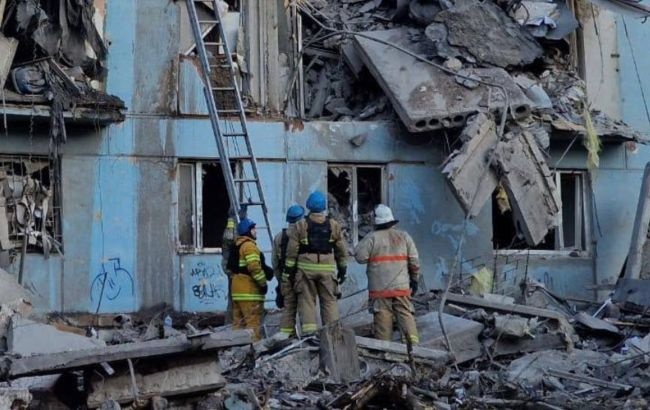 Ракетный удар по жилому дому в Запорожье: количество погибших возросло