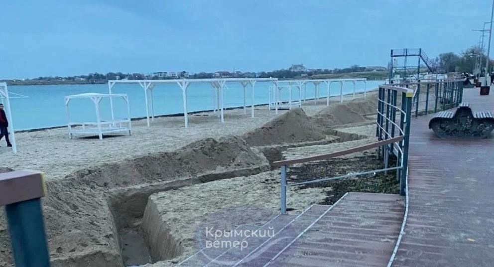 Росіяни перекопали всі пляжі Криму: сотні кілометрів окопів