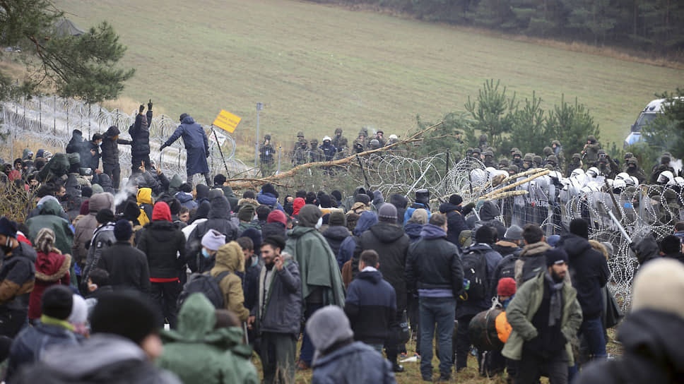 Ідуть на штурм зі драбинами та ножицями по металу: кордон Польщі атакують нелегали
