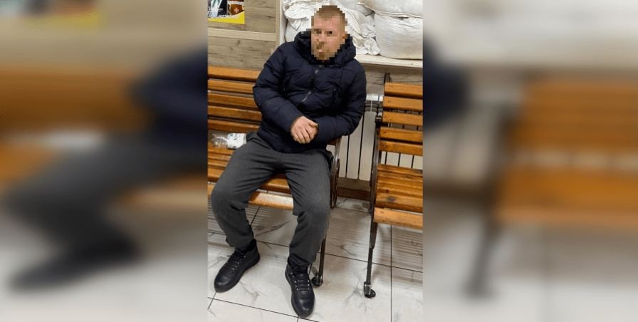 Відмовився взяти повістку: одеські патрульні жорстко затримали чоловіка посеред вулиці
