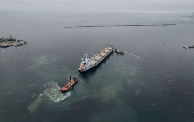 Через закриті морські шляхи ВВП України обвалився більш ніж на 30%, - експерт
