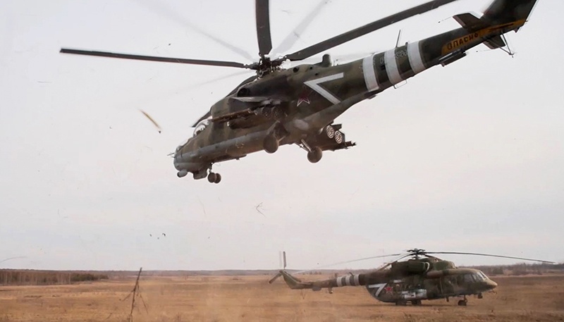 В Беларуси зафиксирована необъяснимая активность вертолетов РФ