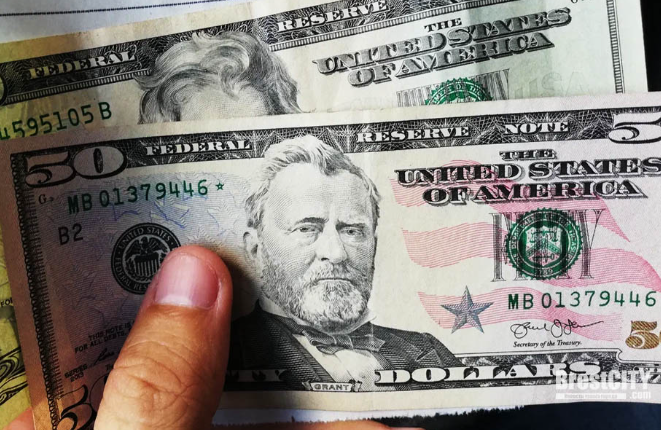 В обменниках отказываются принимать доллары: какие купюры не возьмут