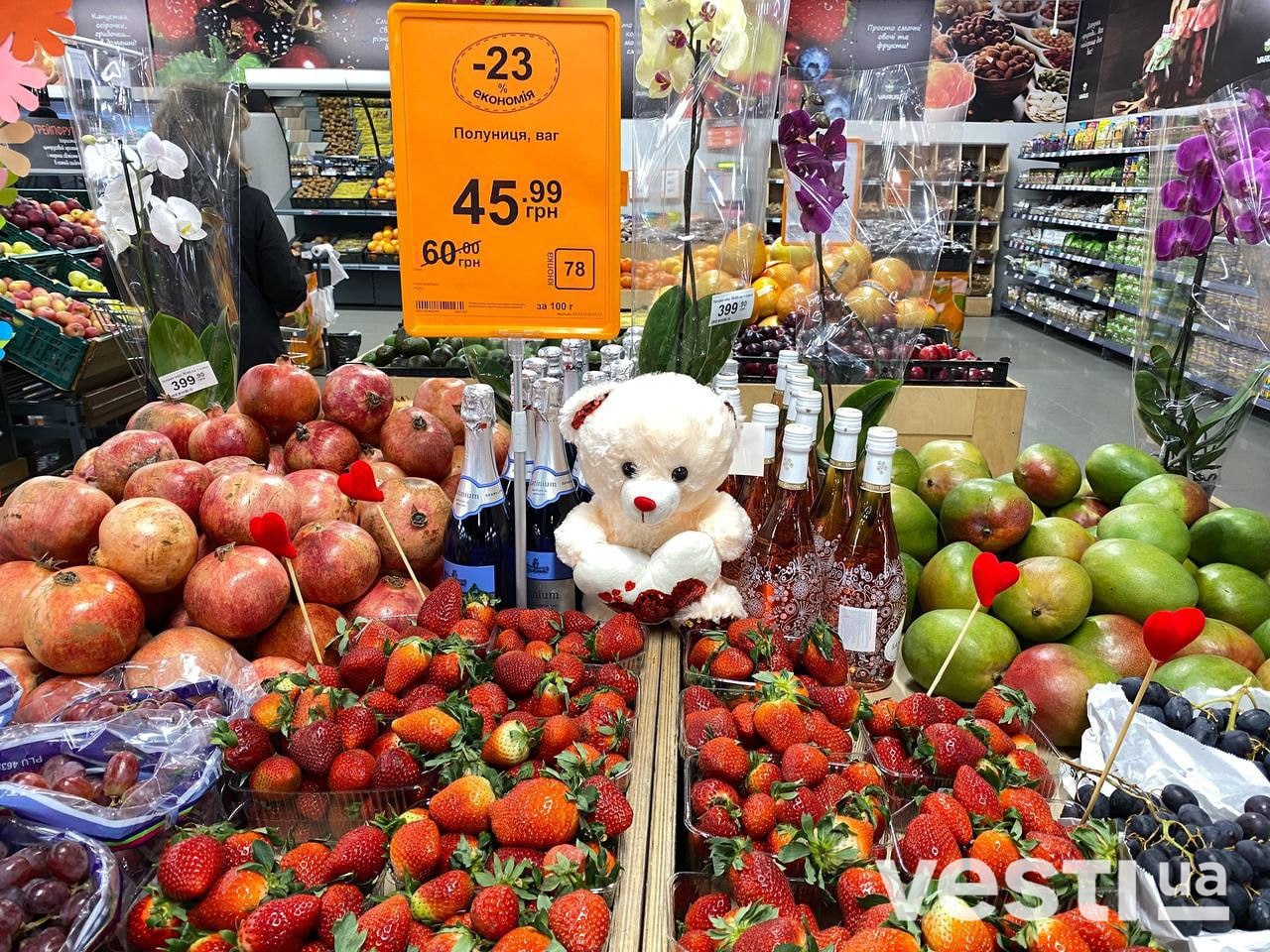 Украинцев решили шокировать стоимостью клубники и малины в магазинах