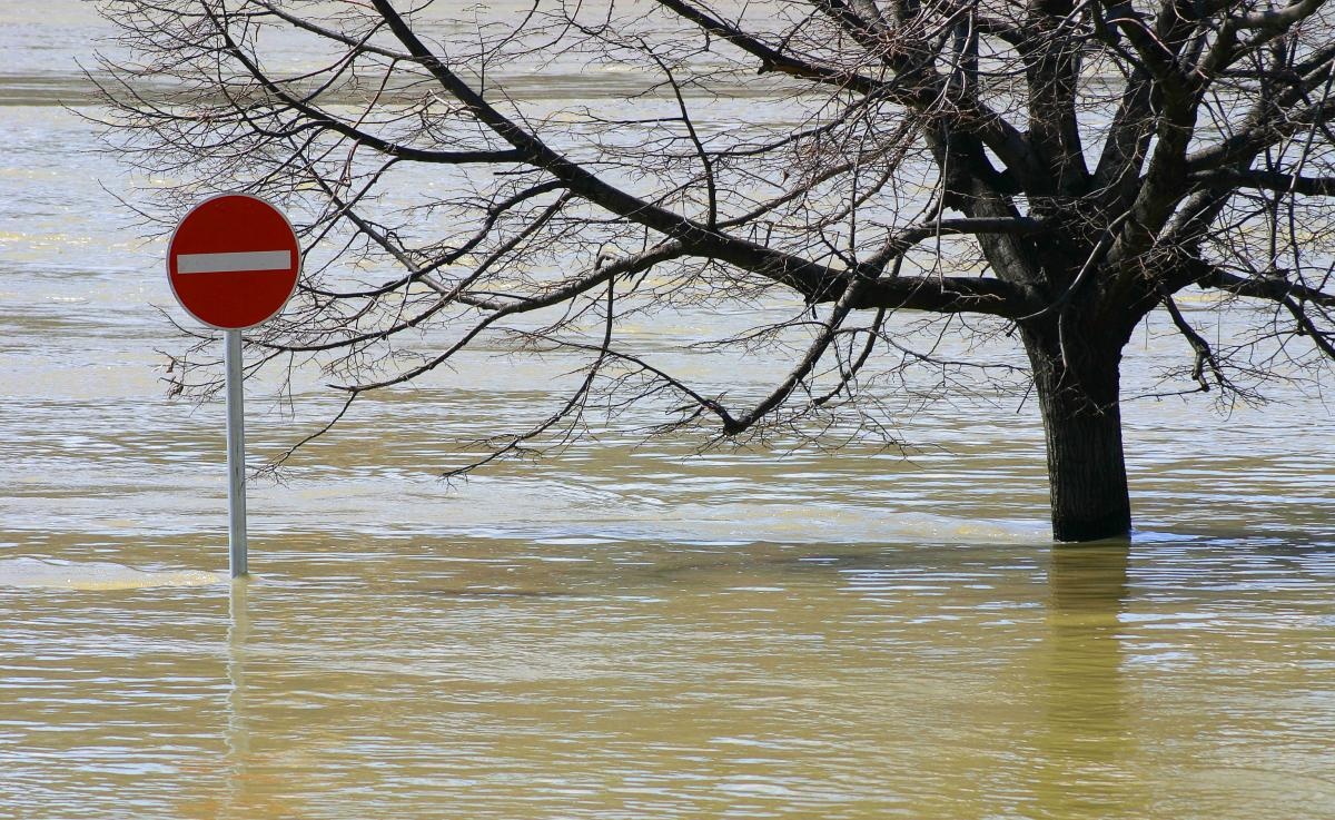 В Україні оголосили помаранчевий рівень небезпеки: у якому регіоні очікуються затоплення