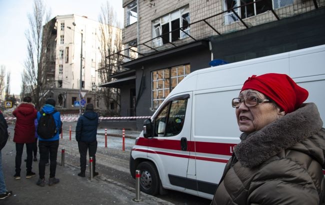 Дрони атакували цивільний об'єкт у Київській області, є жертви та поранені