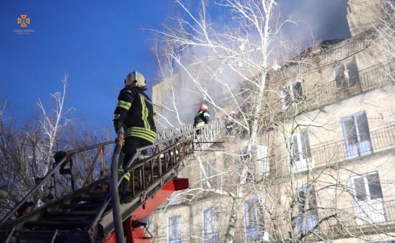 Удар "шахидами" по Киевской области: под завалами общежития остаются люди