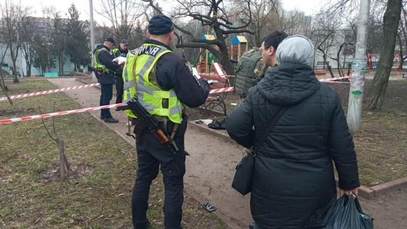 У Києві чоловік підірвав себе гранатою: інцидент стався неподалік дитячого майданчика