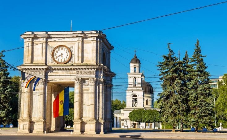 Санду перевела Молдову на румунську: підписано закон про мову