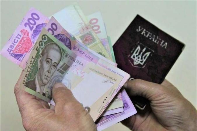 Ціни неухильно зростають: що можна купити на українську пенсію