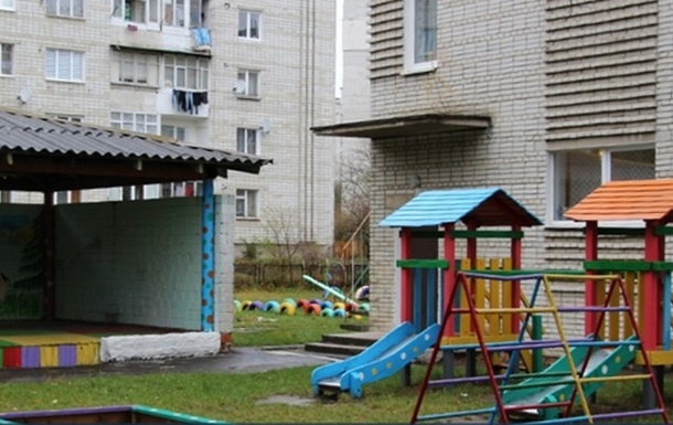 Спалах COVID-19 на Львівщині: 365 дітей відправлено на карантин через хворобу