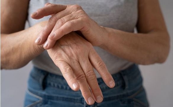 Оніміння рук – небезпечний симптом: на які серйозні хвороби вказує