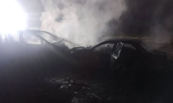 Два легковики спалахнули на Київщині після зіткнення: постраждала дитина