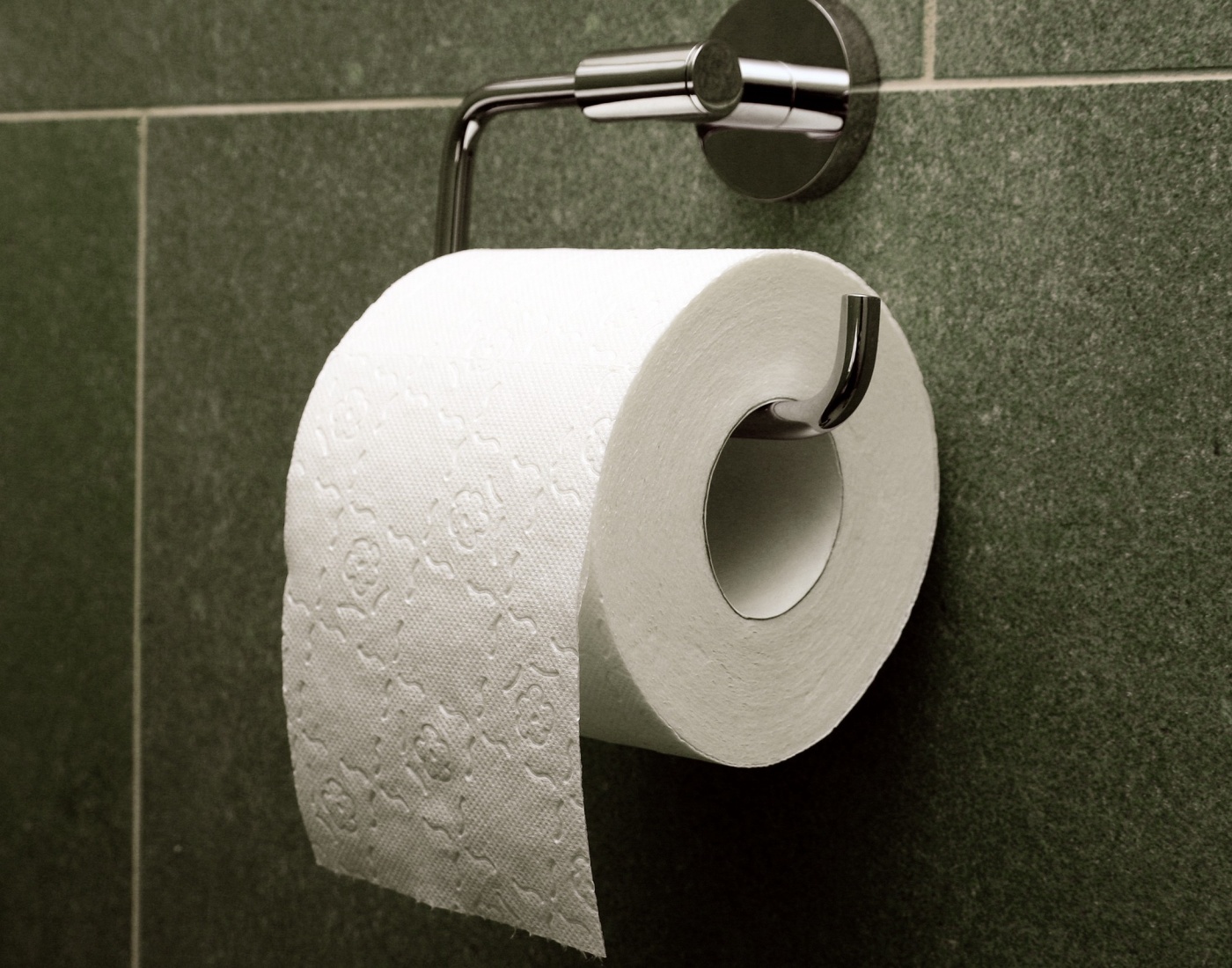 Ученые рассказали об опасности туалетной бумаги: что именно угрожает здоровью
