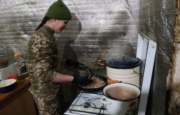 «Відчуваю, скоро погладшаю», - український військовий показав сніданок