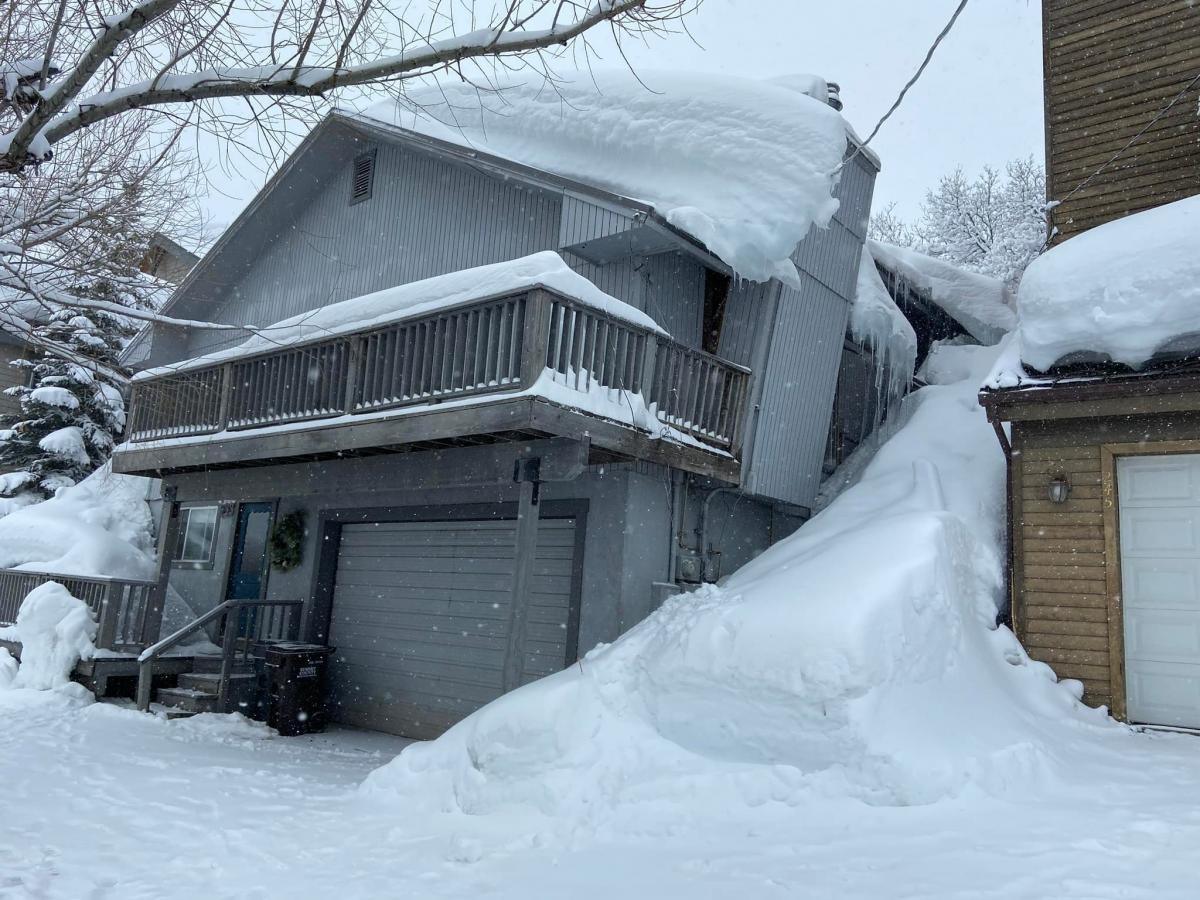У США рекордний снігопад призвів до обвалення будинків