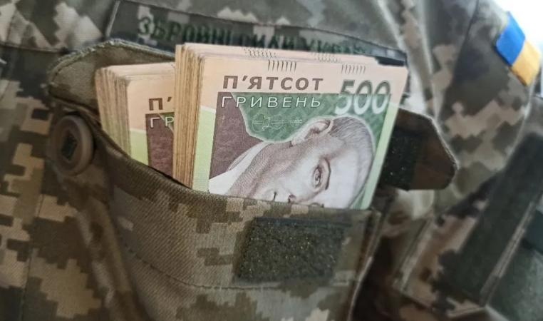 Повернення надбавок військовим у тилу: Гетьманцев підтвердив, що у бюджеті грошей на це немає