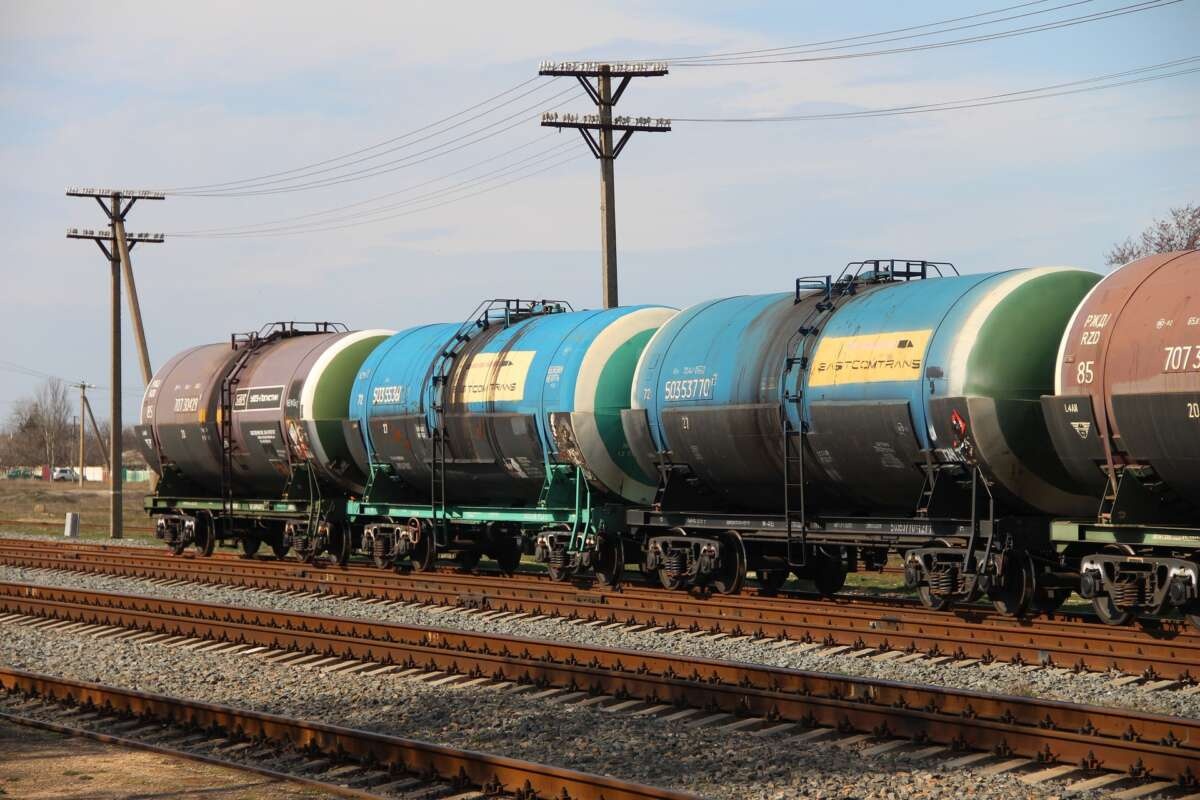 Импорт бензина в Украину за месяц резко упал: названа причина
