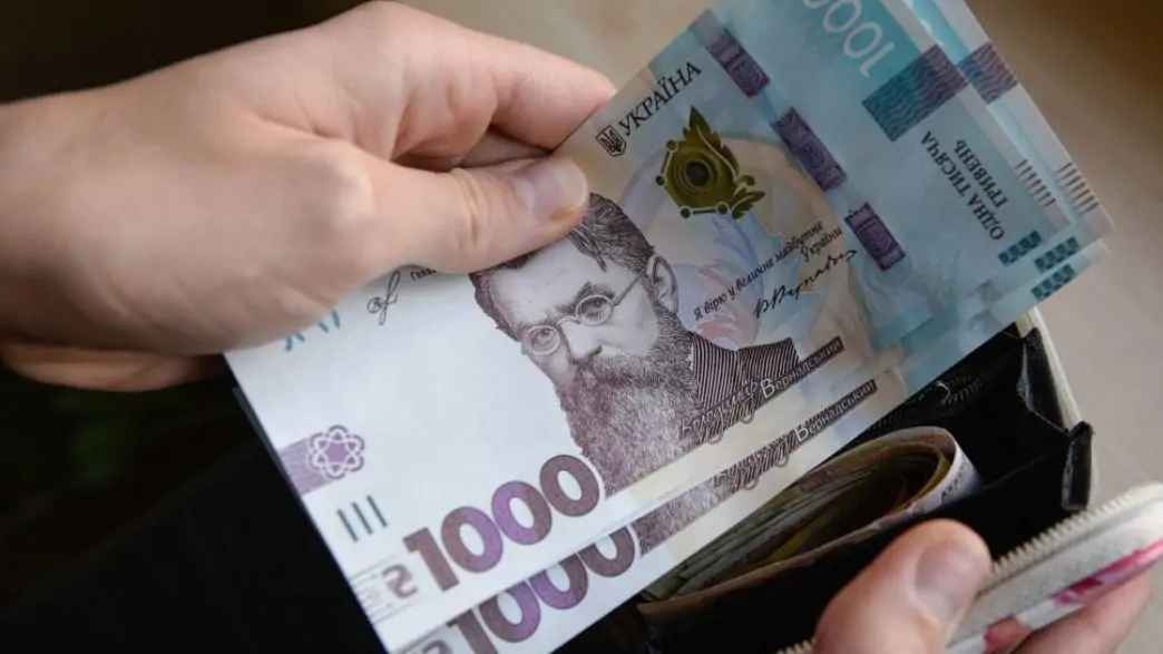Українці за кордоном зможуть отримувати пенсію готівкою у відділенні пошти
