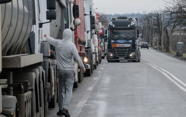 Транзит украинского продовольствия через Польшу возобновился: что изменилось в правилах