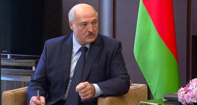 Лукашенко вдруг вспомнил о "фашистах, нацистах и прочей дряни"