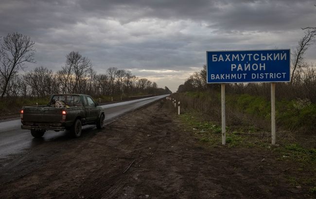 Військовим хочуть дозволити їздити в Україні автомобілями з правим кермом