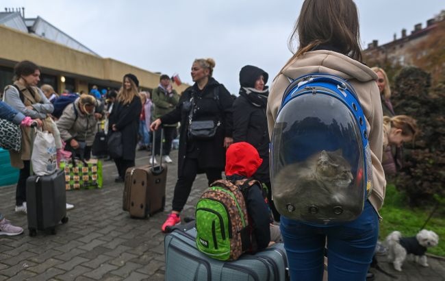 Бесплатно добраться до Польши: в Варшаву и Перемышль запустили автобусы для беженцев