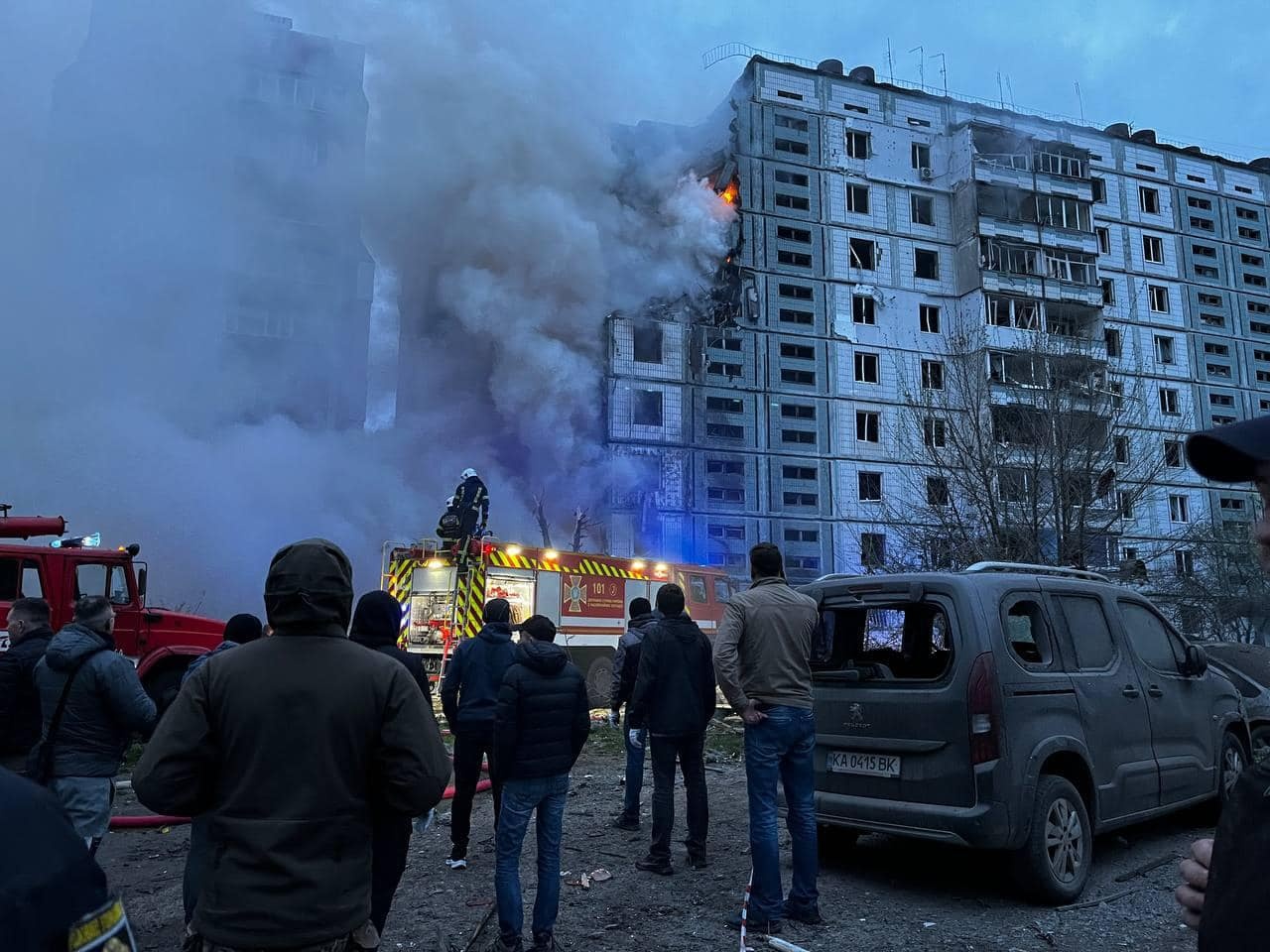 Ночной ракетный удар по Украине: поражены жилые дома