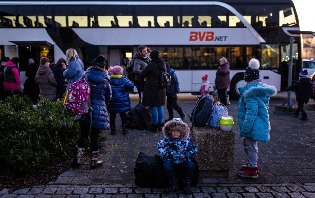 Не хватает бюджета: бесплатный для беженцев автобус в Германию отменили