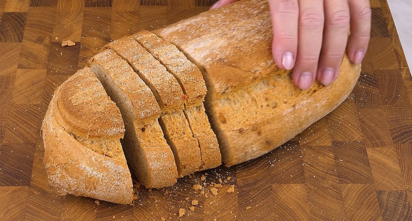Ось чому не можна змітати хлібні крихти рукою